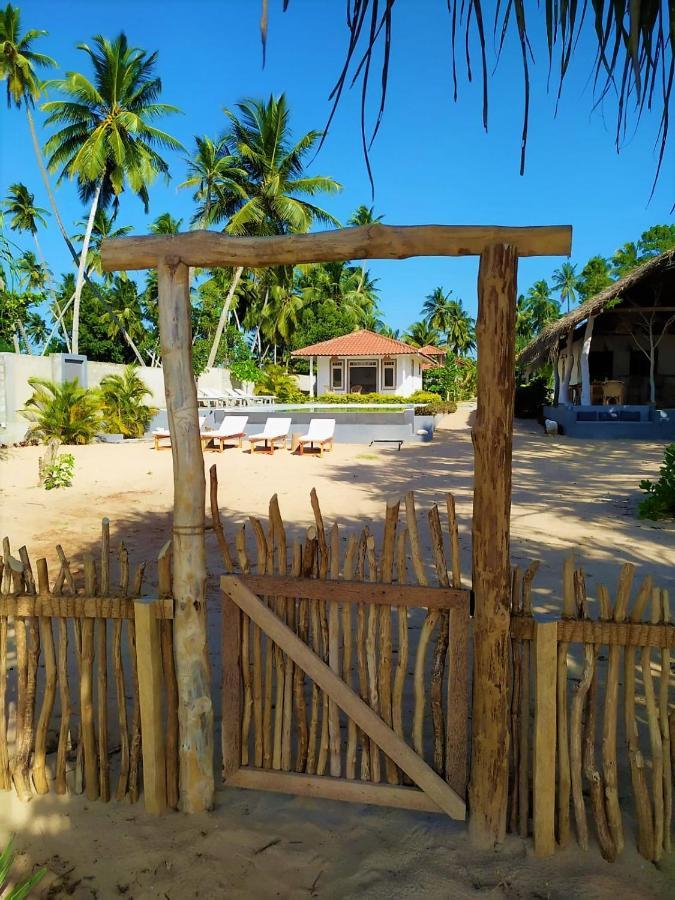 Sleeping Elephant Beach Resort Tangalle Exterior photo