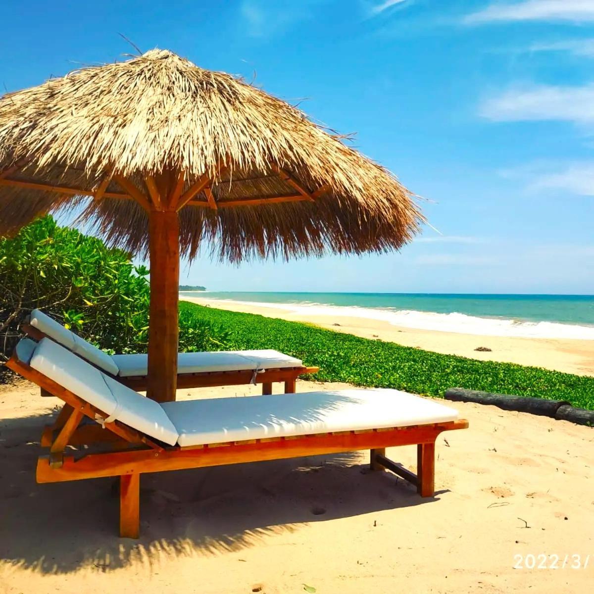 Sleeping Elephant Beach Resort Tangalle Exterior photo